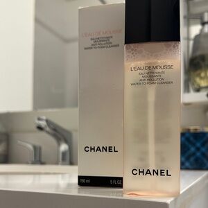 CHANEL L'EAU DE MOUSSE Water-to-Foam Cleanser - Clear with Light Pink Tint